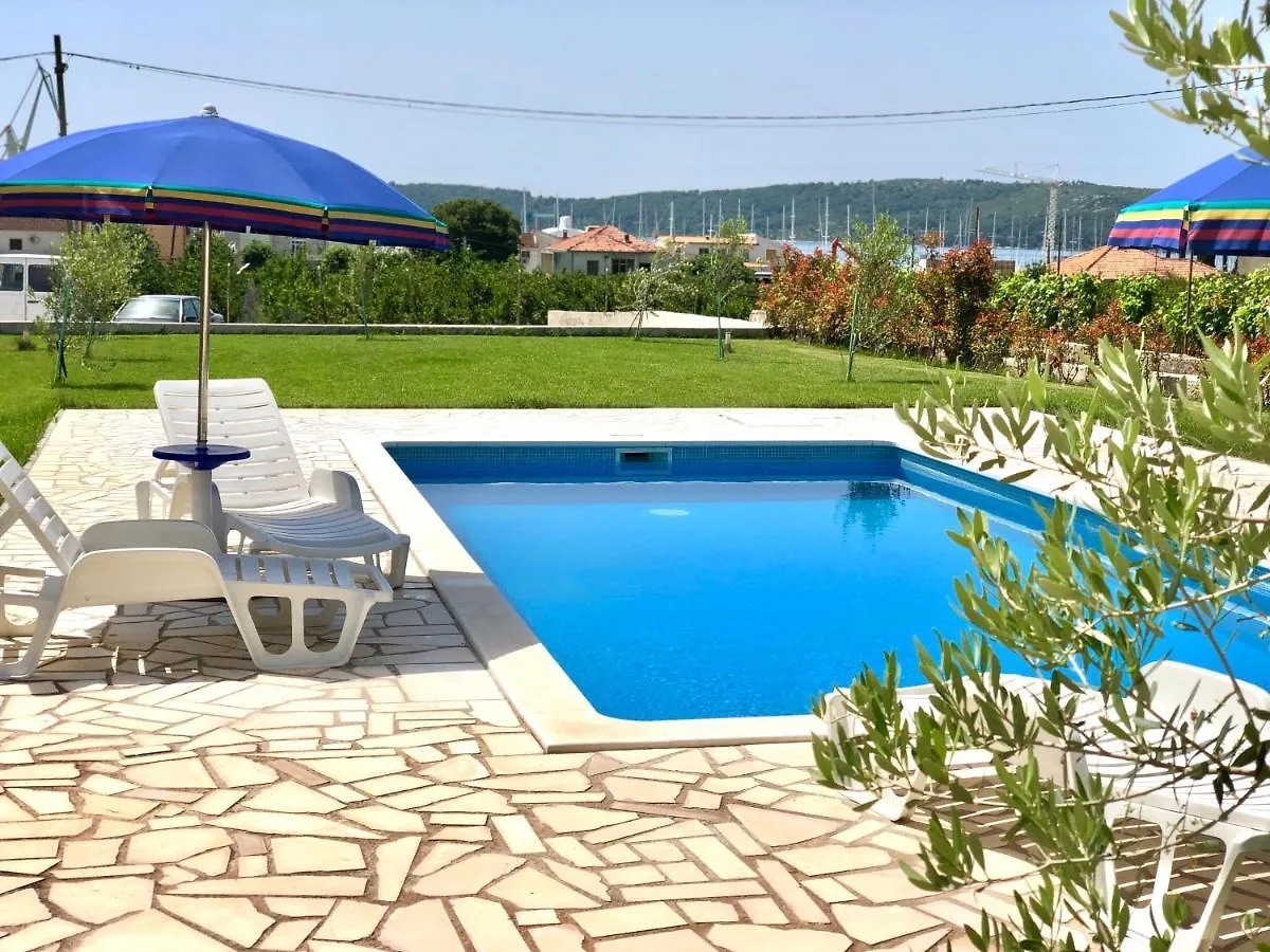 Apartments Teo Trogir